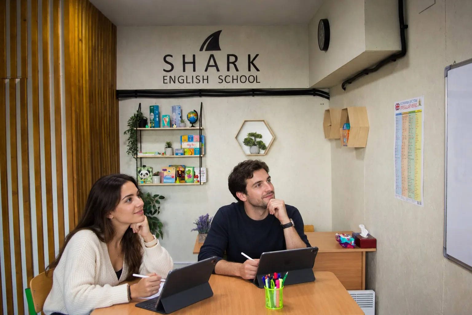 Дорослі учні на занятті в кабінеті Shark School